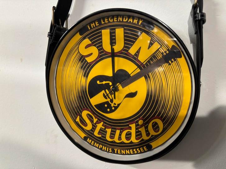 Sun Studios - Gitaar - Unieke klok!, Huis en Inrichting, Woonaccessoires | Klokken, Nieuw, Wandklok, Analoog, Verzenden