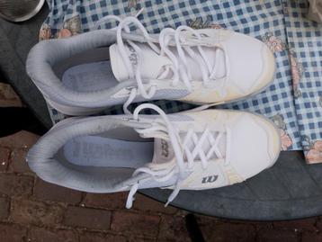 Schoenen witte  Wilson. Maat 42 beschikbaar voor biedingen