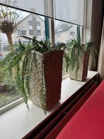 Twee grote bloembakken incl kunstplant, Tuin en Terras, Ophalen, Steen, Gebruikt, Binnen
