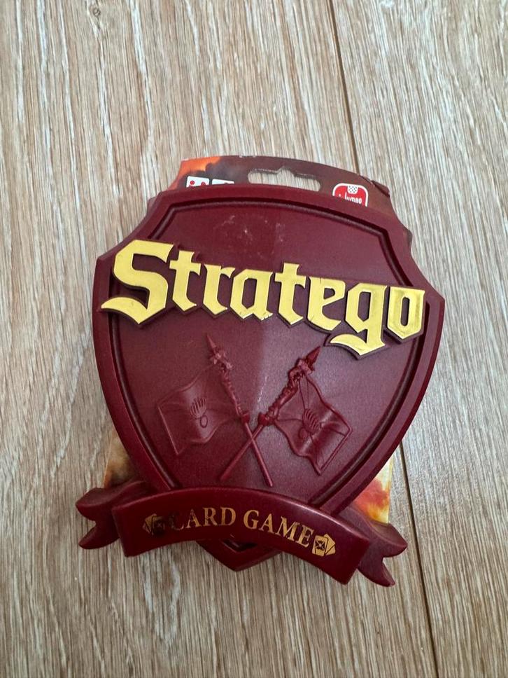 Stratego Kaartspel - Nieuw in Verpakking!, Hobby en Vrije tijd, Gezelschapsspellen | Kaartspellen, Nieuw, Een of twee spelers