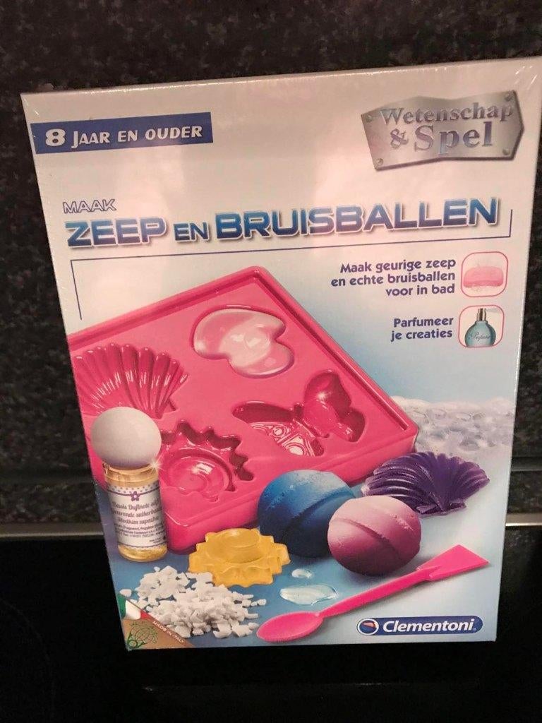 Knutselspullen - bruisballen - dromenvanger  -strijkkralen, Ophalen of Verzenden, Zo goed als nieuw