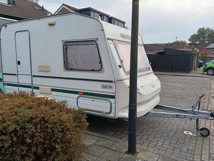 Chateau Chiara met luifel en toiletruimte, Caravans en Kamperen, Caravans, Particulier, tot en met 2, Rondzit, Chateau, Dwarsbed