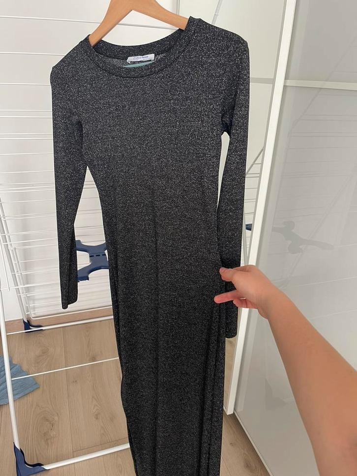 Zara | metaalgaren donkergrijs/ zwarte jurk met split, Kleding | Dames, Jurken, Zo goed als nieuw, Zwart, Onder de knie, Ophalen of Verzenden