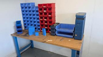Grote berg Stapelbakken – (met labelhouder) beschikbaar voor biedingen