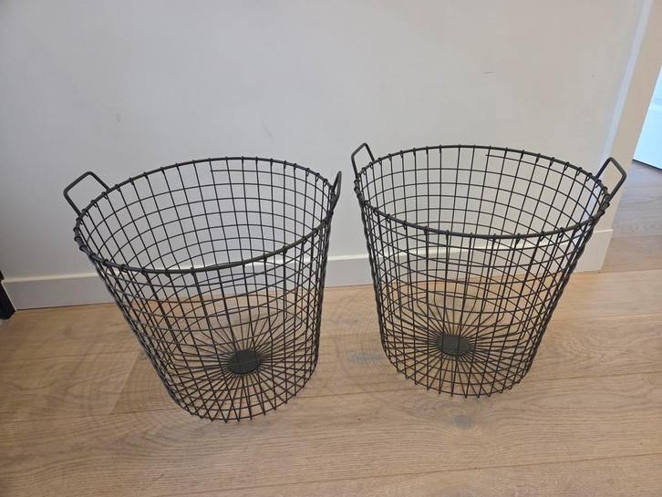 2 IJzeren Manden - Opbergen met Stijl!, Huis en Inrichting, Woonaccessoires | Prullenbakken, Zo goed als nieuw, Metaal, 50 tot 75 cm