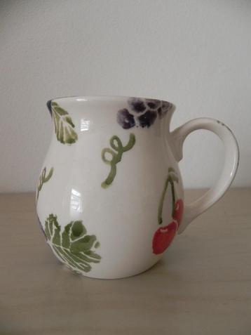 kannetje karafje Camilla James aardewerk beschikbaar voor biedingen