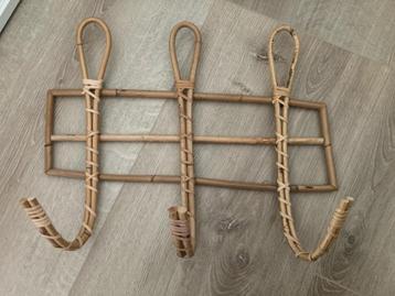 Rotan Kapstok met 3 Haakjes beschikbaar voor biedingen