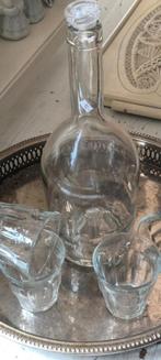 Fles / Karaf + 4 glaasjes en dienblad met jacquard motief, Ophalen of Verzenden, Zo goed als nieuw, Waterglas