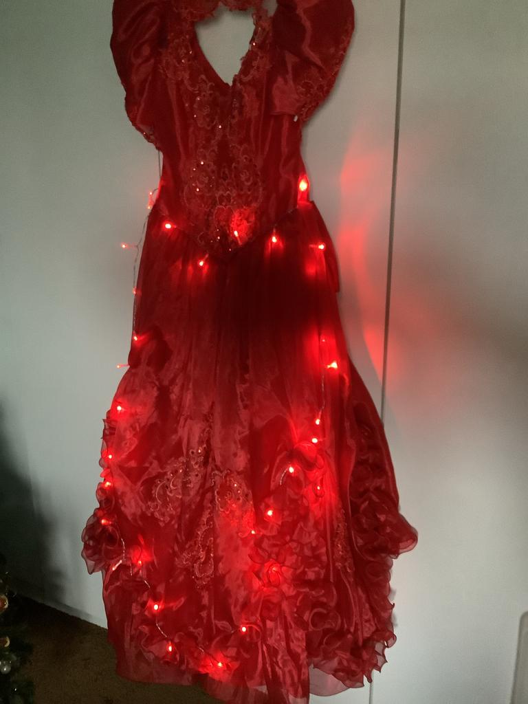 Rode feestelijke jurk met Lampjes. Bruid, Filmster. Maat 38, Kleding | Dames, Carnavalskleding en Feestkleding, Ophalen of Verzenden