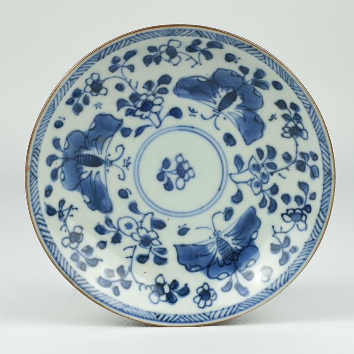 Chinees porselein Kangxi schoteltje vlinders, Antiek en Kunst, Antiek | Porselein, Ophalen of Verzenden