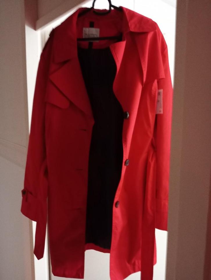 Vrouwelijke Trenchcoat, rood, maat 48 inbetween jas, NW, Kleding | Dames, Grote Maten, Nieuw, Jas of Mantel, Rood, Ophalen of Verzenden