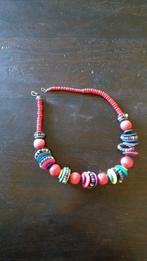Ketting met felgekleurde houten kralen., Ophalen of Verzenden, Zo goed als nieuw, Overige materialen, Met hanger
