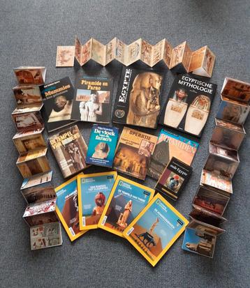 Verzameling Egyptische boeken en ansichtkaarten  beschikbaar voor biedingen