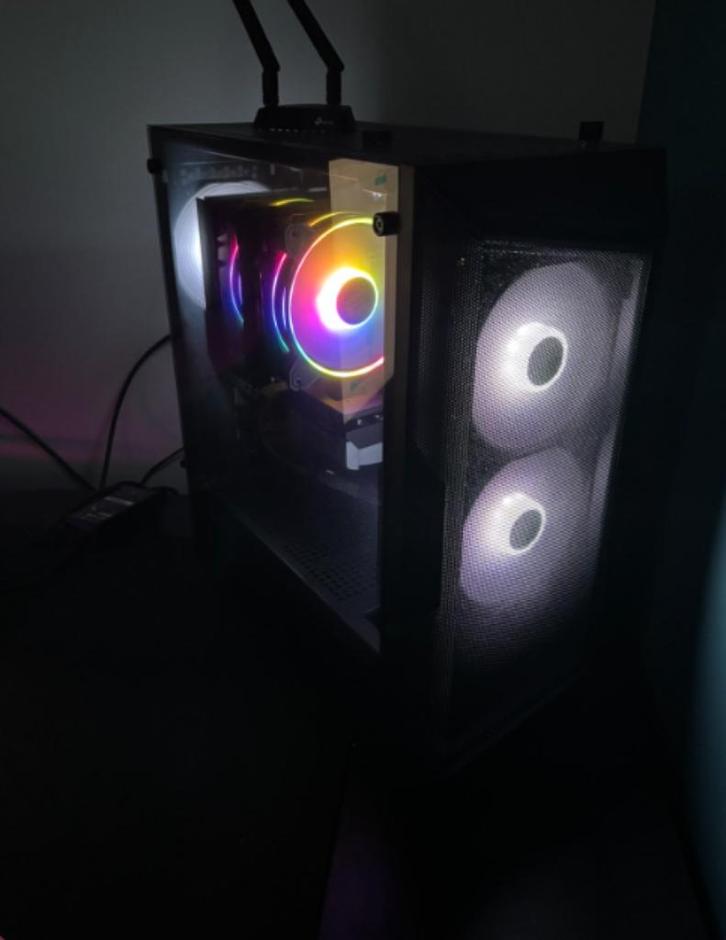 nvidia geforce rtx 5070   ryzen 7800x3d, Computers en Software, Desktop Pc's, Zo goed als nieuw, 4 Ghz of meer, SSD, 32 GB, Met videokaart