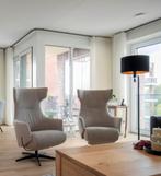 Mooie moderne sta-op-stoel met bijpassende relaxstoel, Huis en Inrichting, Fauteuils, Ophalen, Zo goed als nieuw, Stof, 50 tot 75 cm