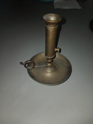 Antieke messing kandelaar met duimring – 19e eeu beschikbaar voor biedingen