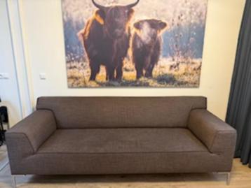 Bloq 4-zitsbank met hocker beschikbaar voor biedingen