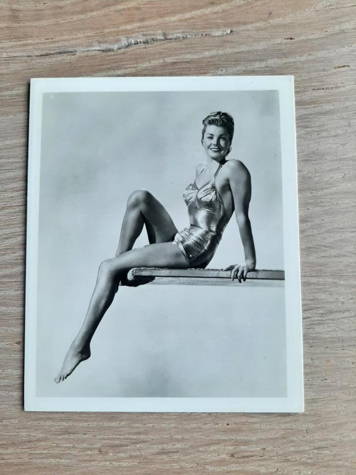 oud klein filmsterren kaartje Esther Williams in zwempak, Verzamelen, Ansichtkaarten | Themakaarten, Ongelopen, 1940 tot 1960
