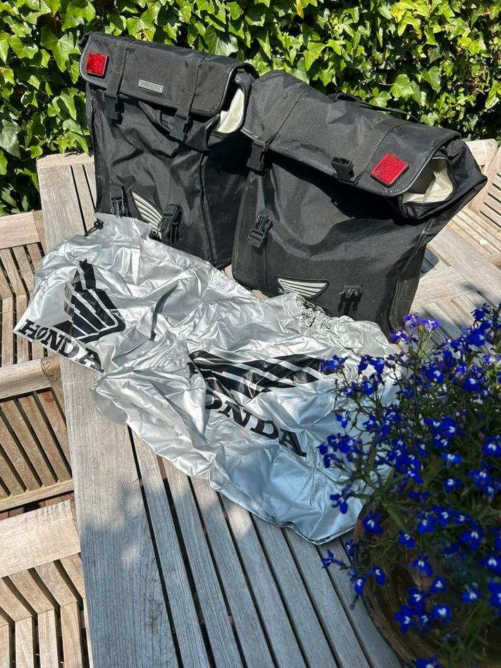 Honda Magna vintage  motortassen met regentas ., Motoren, Accessoires | Koffers en Tassen, Gebruikt, Ophalen of Verzenden