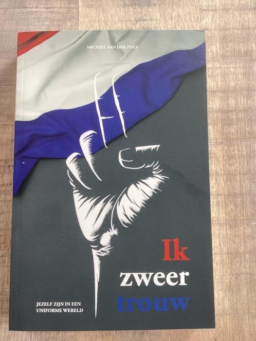 7x ik zweer trouw - jezelf zijn in een uniforme wereld, Boeken, Romans, Nieuw, Nederland, Ophalen of Verzenden