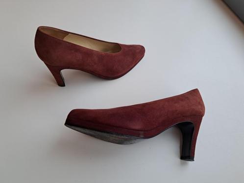 designer Charles Jourdan steenrode suède pump 36, Kleding | Dames, Schoenen, Zo goed als nieuw, Pumps, Bruin, Ophalen of Verzenden
