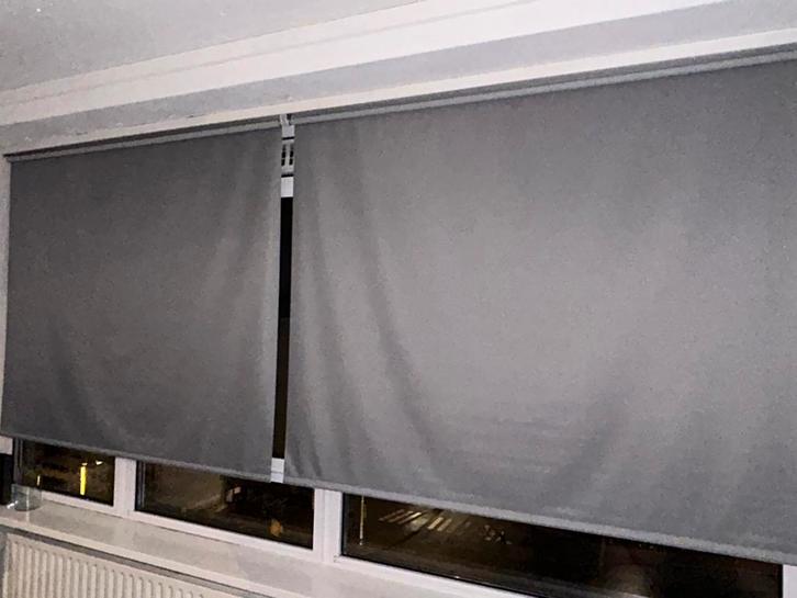 Mooie grijze rolgordijn - Zo goed als nieuw, Huis en Inrichting, Stoffering | Gordijnen en Lamellen, Zo goed als nieuw, 200 cm of meer