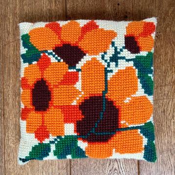 Vintage geborduurd Kussen Flower Power 30x30 cm beschikbaar voor biedingen
