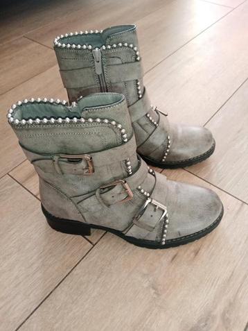 Enkellaarzen maat 37 beschikbaar voor biedingen