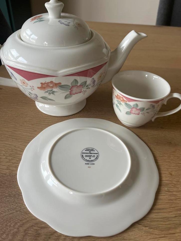 Johnson Brothers Park Lane Theepot, Kop & Schotel, Huis en Inrichting, Keuken | Servies, Gebruikt, Kop(pen) en/of Schotel(s), Overige stijlen