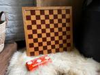 Oude dambord met stenen, Hobby en Vrije tijd, Gezelschapsspellen | Bordspellen, Een of twee spelers, Ophalen of Verzenden, Gebruikt