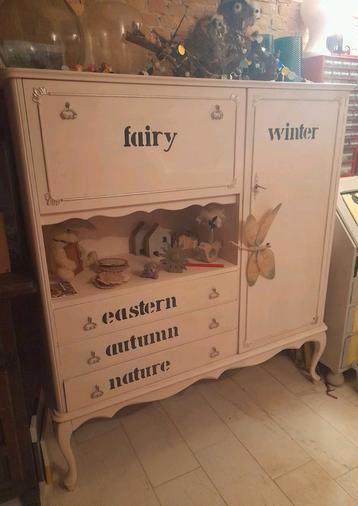 Sprookjesachtige Queen Ann Kast beschikbaar voor biedingen