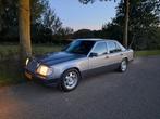 Mercedes w124 Youngtimer E200 2.0 16v. 1993 org. NL, Auto's, 1998 cc, Zwart, 4 cilinders, Alarm