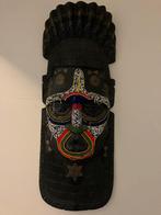 Afrikaans masker voor aan de muur, Ophalen