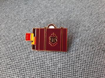 1 mooie pin van de koffert uit Harry Potter te koop beschikbaar voor biedingen