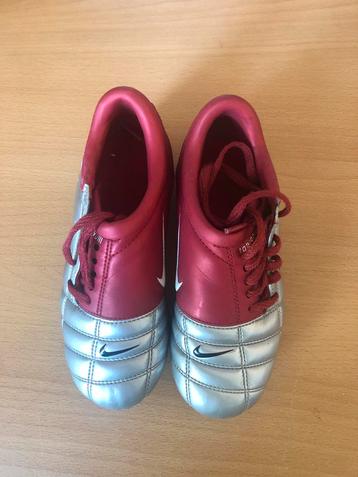 Nike Total 90 Voetbalschoenen Maat 30 (29,50) beschikbaar voor biedingen