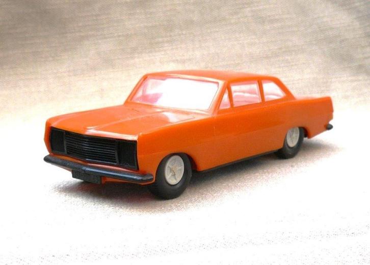 Plasticart DDR Opel Rekord 1700 coupé model 1966. 1/30., Antiek en Kunst, Antiek | Speelgoed, Ophalen of Verzenden