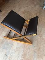 Retro Opklapbaar voetenbankje hout, kunstleer, Minder dan 50 cm, Gebruikt, Ophalen of Verzenden, Hout