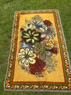 Hoogpolig retro kleed – bloemen – jaren 70 stijl, Huis en Inrichting, Stoffering | Tapijten en Kleden, Ophalen, Gebruikt, Retro jaren 60-70 bliemen