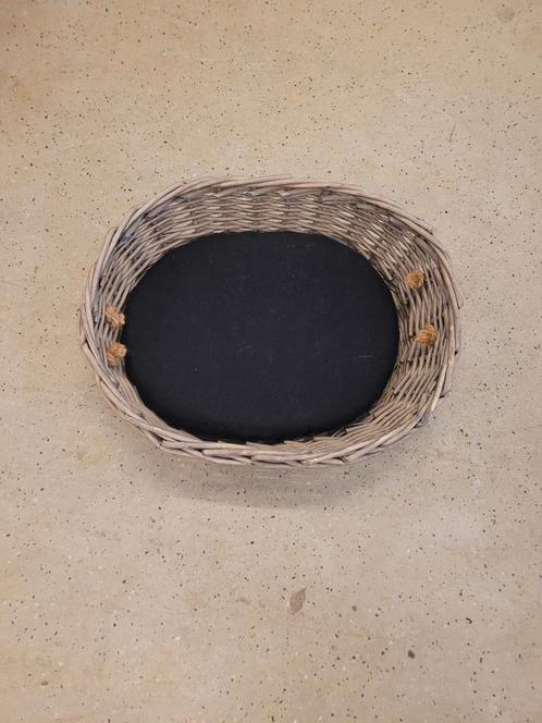 Rieten mand met kussentje, Dieren en Toebehoren, Kattenmanden, Gebruikt, Riet, Ophalen