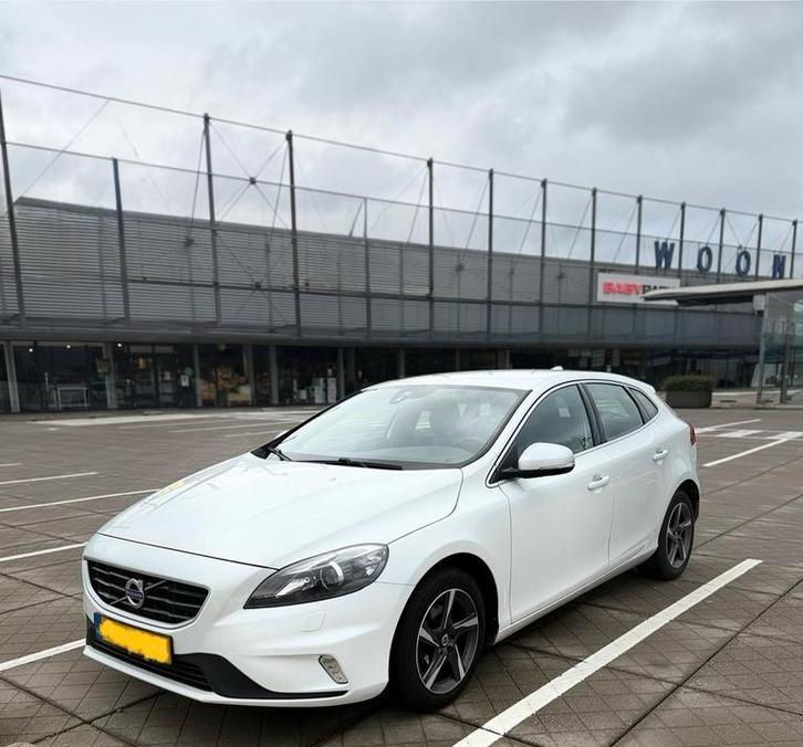 Volvo V40 2.0 D2 R-Design business sport 170pk 2015 Trekhaak, Auto's, Volvo, Particulier, V40, ABS, Airbags, Airconditioning, Bluetooth
