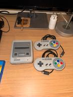 SNES mini, Spelcomputers en Games, Spelcomputers | Nintendo Super NES, Ophalen, Zo goed als nieuw, Met 2 controllers