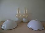 2 antieke glazen lampenkappen / glaswerk voor olielamp, Huis en Inrichting, Lampen | Lampenkappen, Ophalen of Verzenden