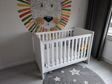 Complete babykamer, whitewash geverfd beschikbaar voor biedingen