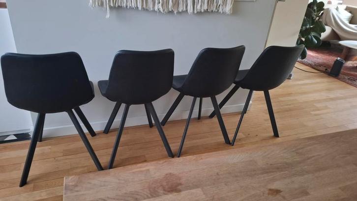 Vier zwarte eetkamerstoelen met metalen onderstel, Huis en Inrichting, Stoelen, Gebruikt, Vier, Zwart, Ophalen