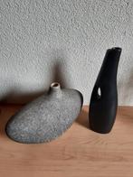 2x Decoratieve Vazen, Zwart, Aardewerk of Porselein, Ophalen of Verzenden, Zo goed als nieuw