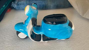 blauwe Vespa retro vintage spaarpot beschikbaar voor biedingen