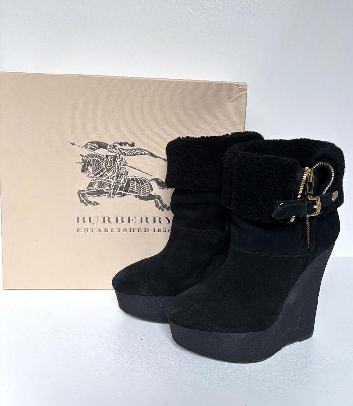 BURBERRY Zwart scheerling gevoerd korte laarsjes  Maat 38, Kleding | Dames, Schoenen, Zo goed als nieuw, Hoge laarzen, Zwart, Ophalen of Verzenden