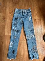 Bershka Jeans met unieke print, maat W27/34, Kleding | Dames, Ophalen of Verzenden, Zo goed als nieuw, Blauw, W27 (confectie 34) of kleiner