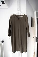 Kaki groene jurk travelstof Moscow maat M, Kleding | Dames, Jurken, Maat 38/40 (M), Ophalen of Verzenden, Knielengte, Groen
