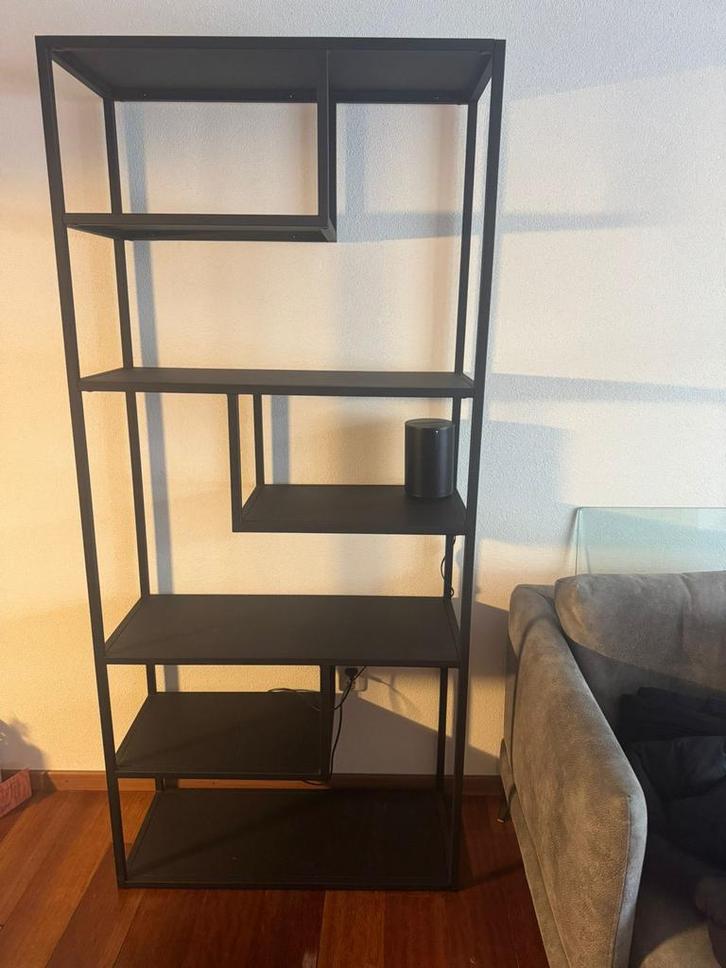 Zwarte metalen kast met vakken, Huis en Inrichting, Kasten | Boekenkasten, Gebruikt, 50 tot 100 cm, 150 tot 200 cm, 25 tot 50 cm